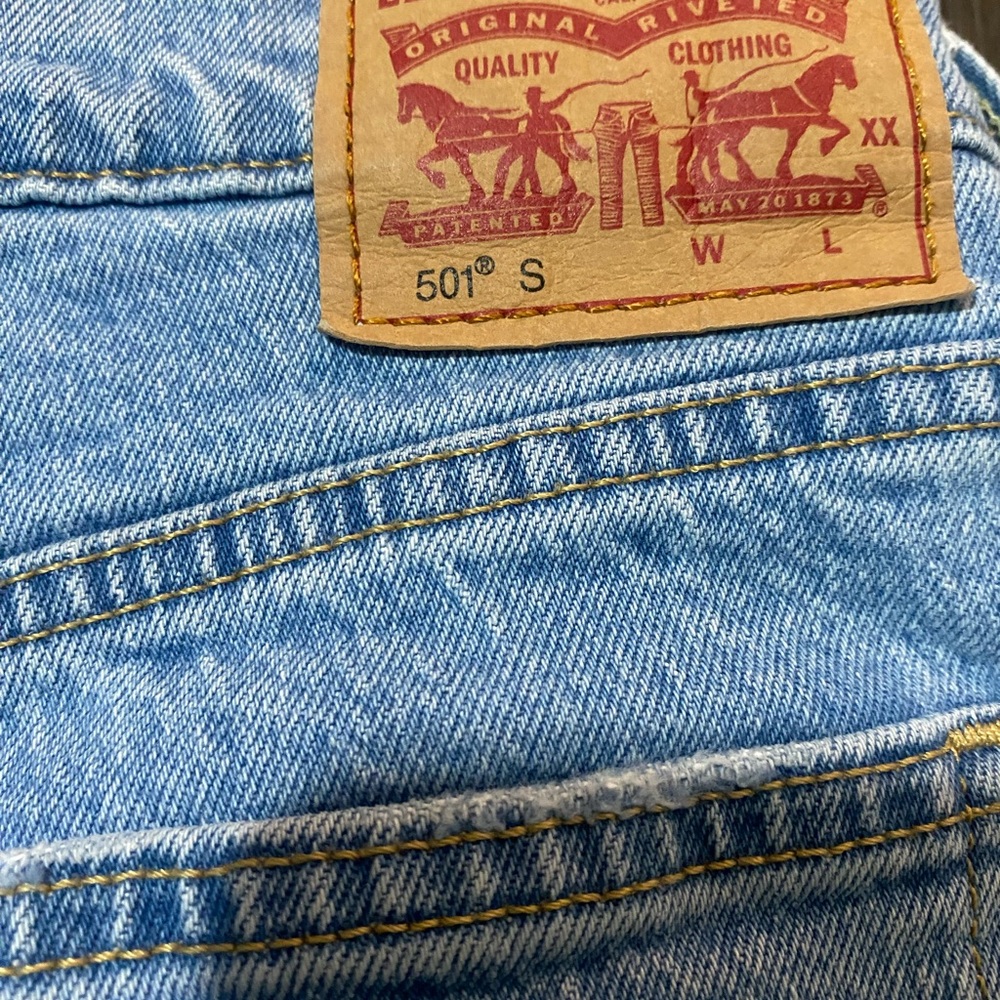 Levi’s Light Blue Distressed Jeans